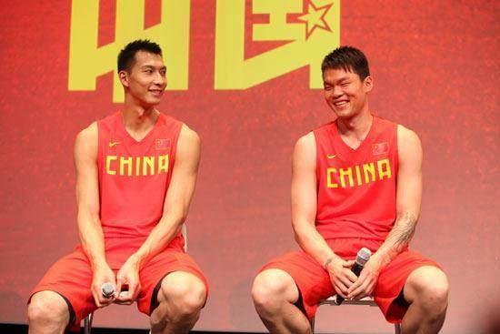 易建联本赛季CBA30+次数再创新高!广东轻取青岛取四连胜 易建联本赛季CBA30+次数再创新高!广东轻取青岛取四连胜