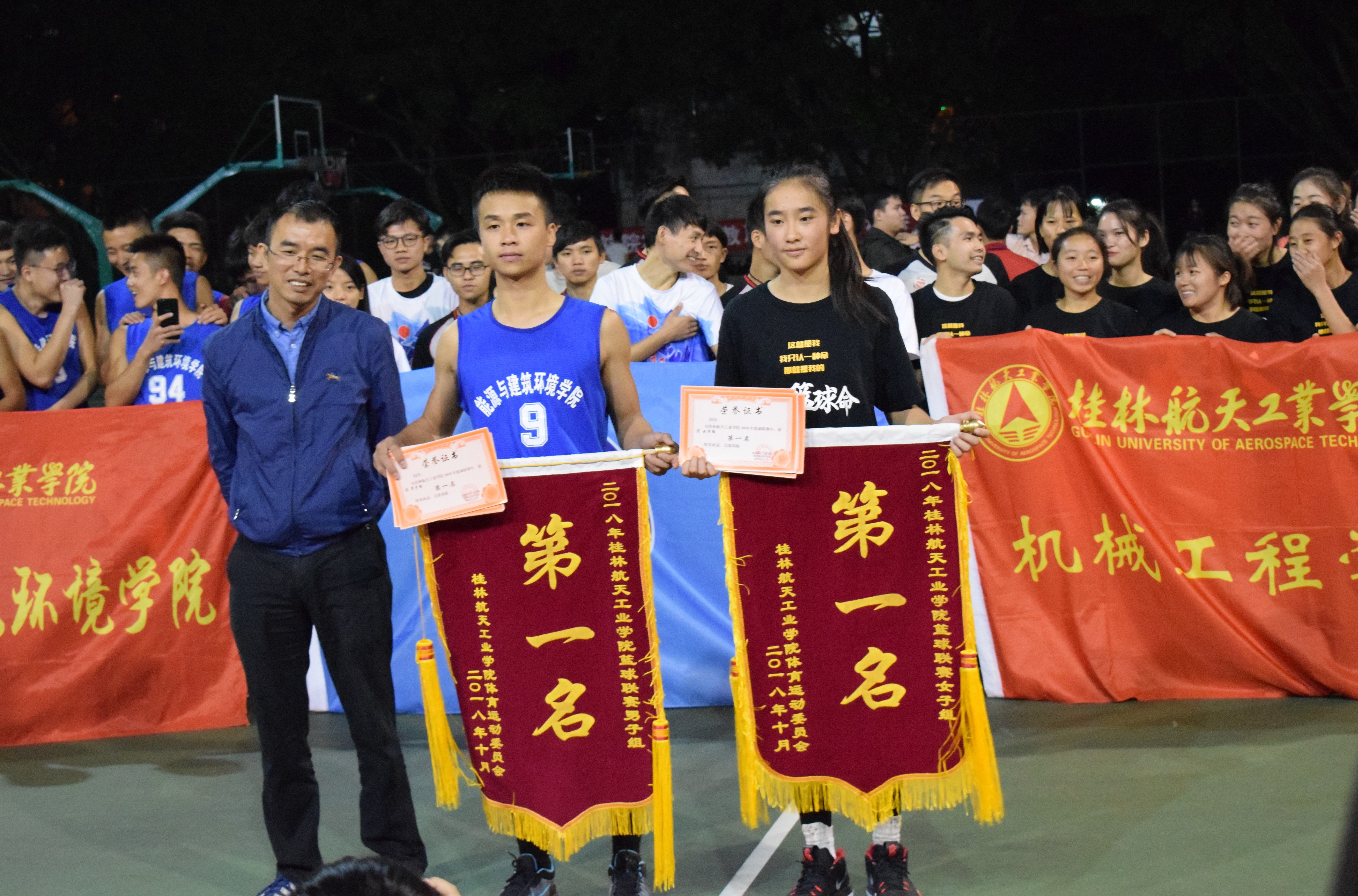 海南男篮在比赛中展现出强大的团队精神 海南男篮在比赛中展现出强大的团队精神