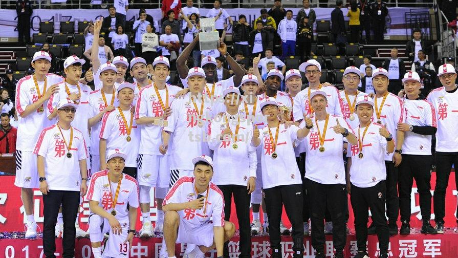 2021年CBA总冠军揭晓!广东宏远卫冕成功,三连冠震撼篮球界 2021年CBA总冠军揭晓!广东宏远卫冕成功,三连冠震撼篮球界