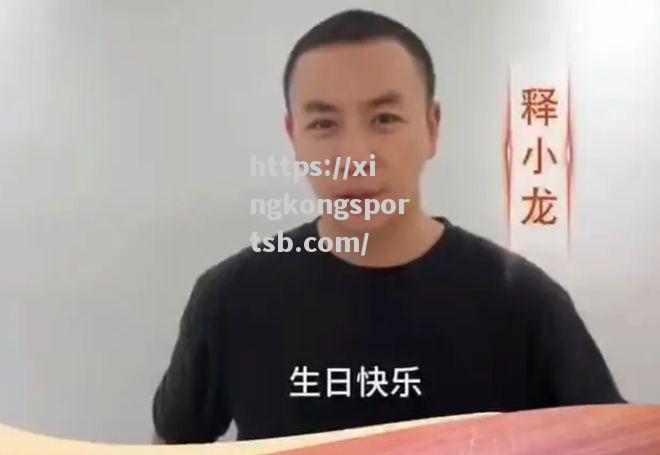 澳洲球员庆祝生日,队友送上祝福和礼物 澳洲球员庆祝生日,队友送上祝福和礼物