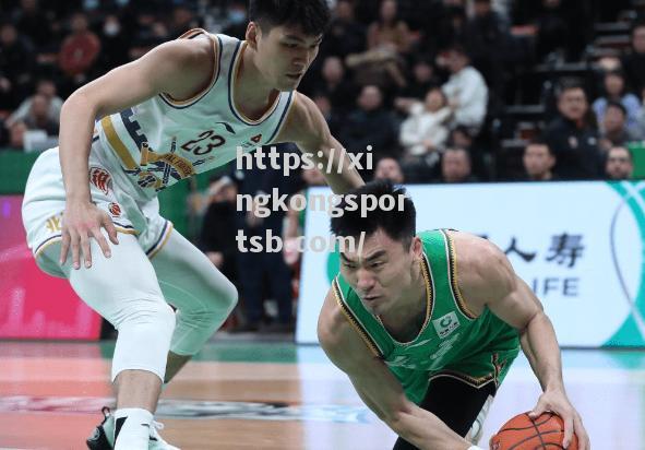 上海男篮在主场与辽宁展开激烈对决 上海男篮在主场与辽宁展开激烈对决