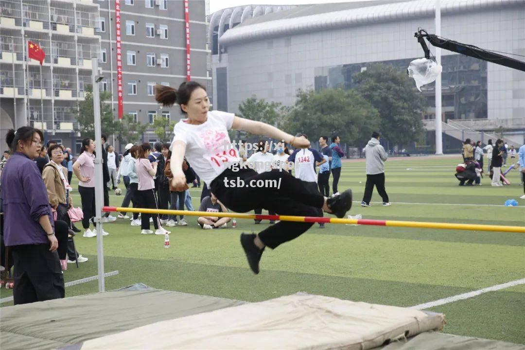 钢笔直道项目赛场上燃烧激情 钢笔直道项目赛场上燃烧激情