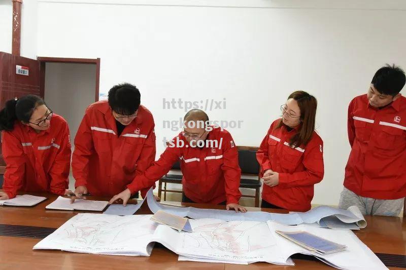 积分榜竞争胶着,各队努力争取胜利登上领奖台 积分榜竞争胶着,各队努力争取胜利登上领奖台